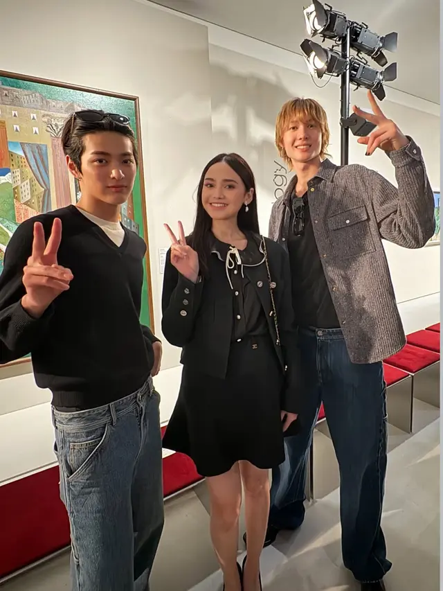 Syifa Hadju di Acara Seoul Chanel 2026 bersama CORTIS. [@syifahadju]