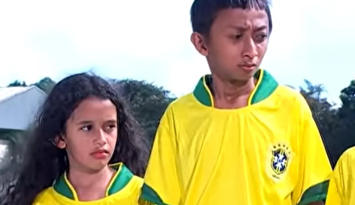 Dalam tim Wati, beranggotakan Wati (Nona Berlian Sakinah), Rin Bom Bom (Adis Auwo), Ceking (Omo Kucrut), Mat Gondrong (Tommy Kaganangan), dan Rimbi (Alhan). Potret berikut adalah Rimbi (rambut panjang) dan Ceking. [Youtube/MNCTV OFFICIAL]