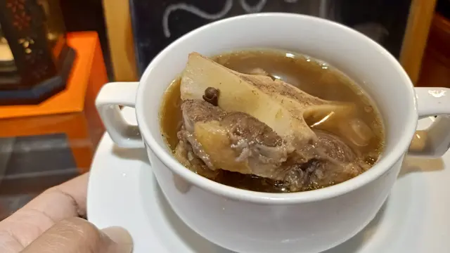Buka Puasa dengan Menu Nasi Kebuli dan Sop Buntut Legendaris di Hotel Bintang 5