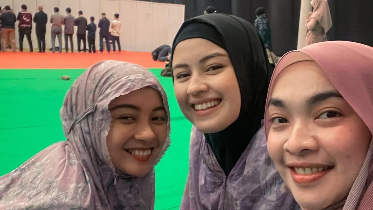 Cantik Berhijab, Ini 7 Potret Kimberly Ryder Ikut Kajian Bareng Para Sahabat