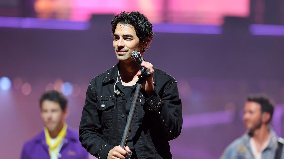 Joe Jonas Bantah Keras Isu Pakai Kokain di Panggung, Ngaku soal Marijuana pada Masa Lalu