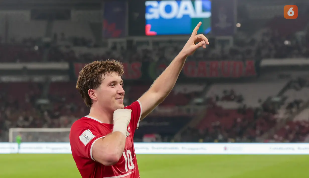 Ole Romeny mencetak gol kedua Timnas Indonesia melalui tendangan penalti ke gawang Singapura dalam laga FIFA ASEAN Cup 2026 di Stadion Utama Gelora Bung Karno (SUGBK), Jakarta, Jumat (25/9/2026). (KLY/Budy Santoso)