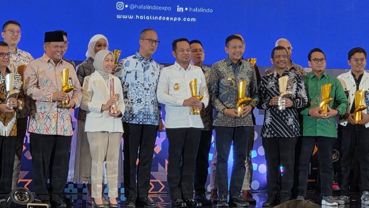 Kaltim Raih Penghargaan Lembaga Pemerintahan Pendukung Program Halal Terbaik