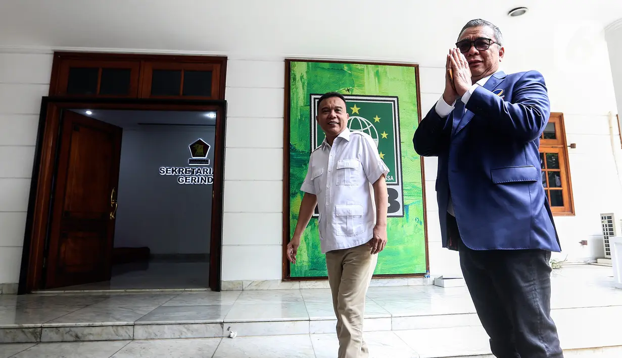 Wakil Ketua Umum Partai Nasdem Ahmad Ali (kanan) bersama Ketua Harian DPP Partai Gerindra Sufmi Dasco Ahmad (kiri) saat melakukan pertemuan di Sekretariat Bersama Gerindra-PKB, Jakarta, Kamis (26/1/2023). Pertemuan petinggi Gerindra-PKB-Nasdem tersebut untuk bersilahturahmi antarpartai politik jelang Pemilu 2024 sekaligus membahas koalisi perubahan Indonesia Raya yang diharapkan memberi dampak positif agar persatuan dapat terjaga. (Liputan6.com/Johan Tallo)