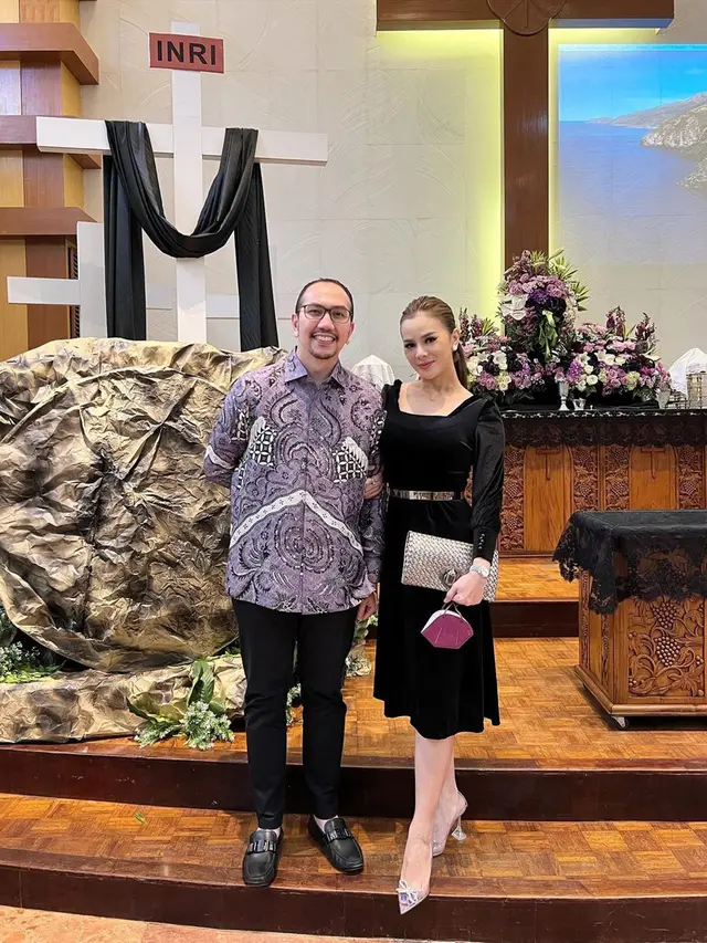 10 Tahun Menikah, Intip Potret Harmonis Astrid Tiar dan Suami yang Berprofesi Dokter