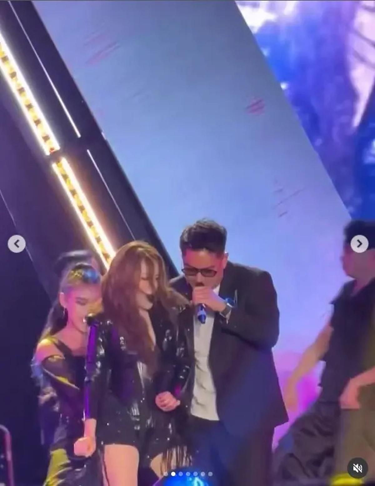 6 Potret Duet Ayu Ting Ting dan Boy William di Konser 'Dangdut Dangdutan' Depok