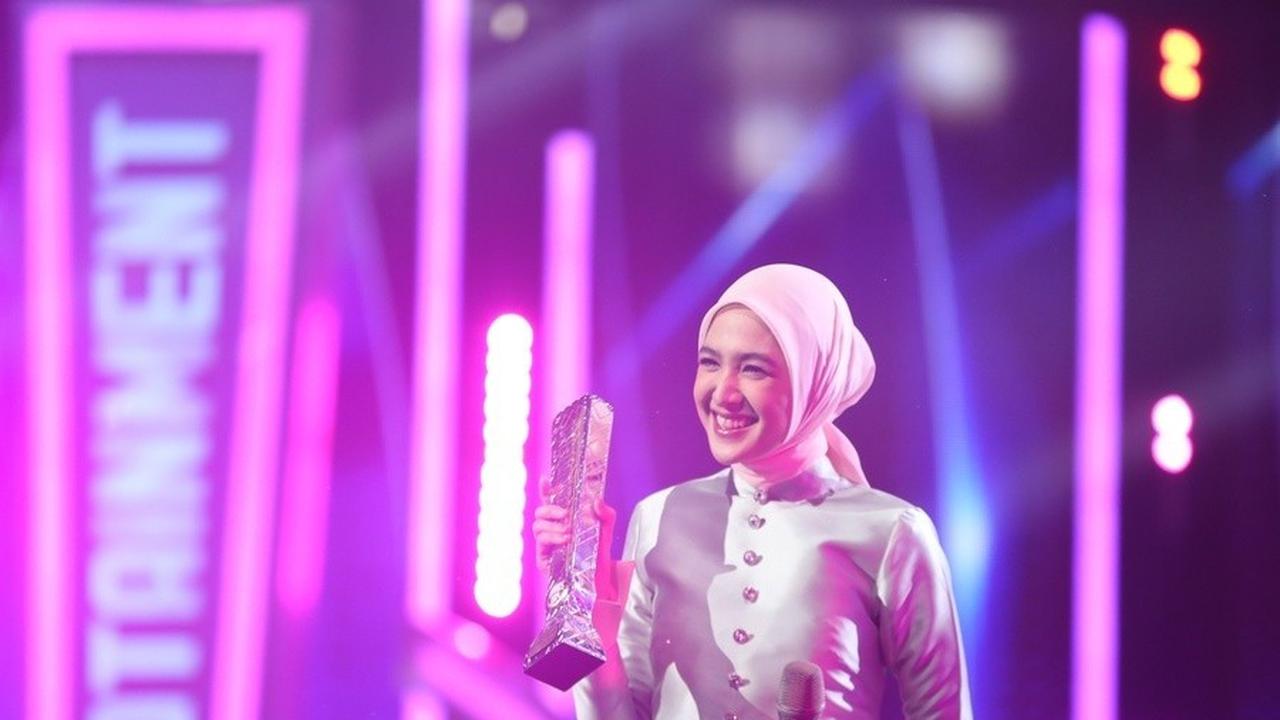 Cut Syifa juga menyebutkan bahwa ini bukanlah piala pertamanya di Infotainment Awards, dan ia sangat bersyukur bisa kembali meraih penghargaan tersebut.<br>