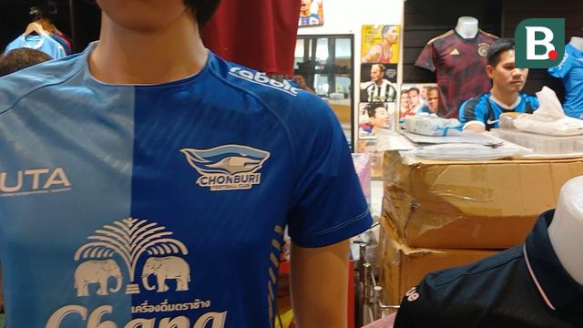 Penjual jersey di Bangkok, Thailand.