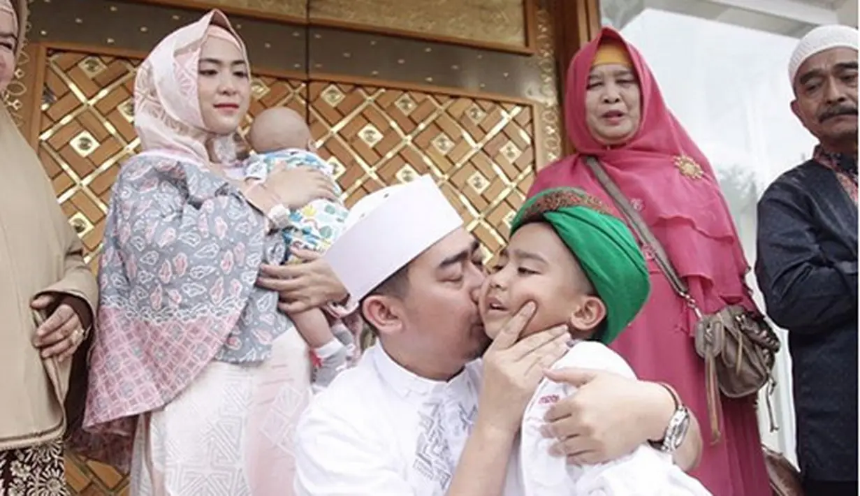 Ustaz Solmed dan April Jasmine