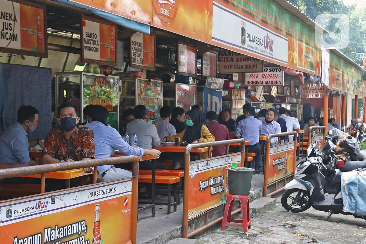 FOTO: Kembali Buka, Sejumlah Tempat Kuliner Tak Terapkan Protokol Kesehatan