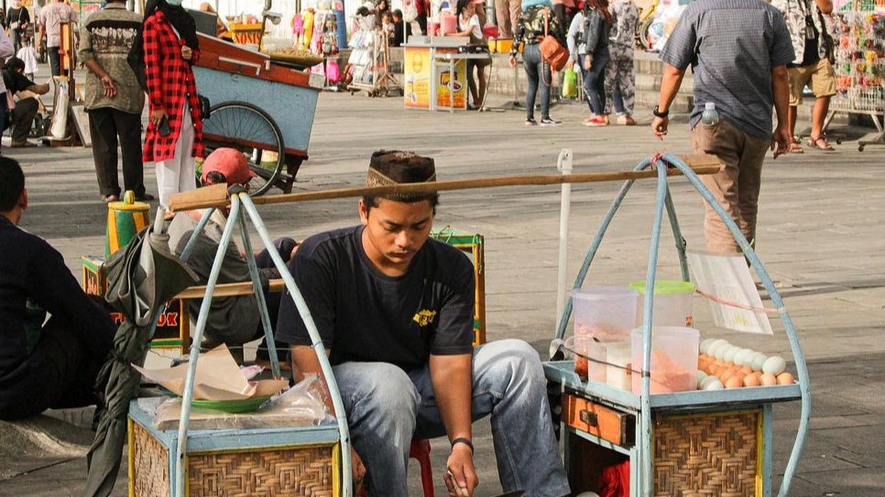 Kota Tua sudah sangat tenar. Di tempat ini memang ada banyak pilihan wisata, mulai dari wisata kuliner hingga wisata museum. Ada banyak museum yang bisa dikunjungi dengan tarif yang sangat ramah di kantong. Jika enggan ke museum, Anda bisa sekadar nongkro