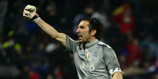Gianluigi Buffon Bandingkan 2 Kiper Incaran Juventus