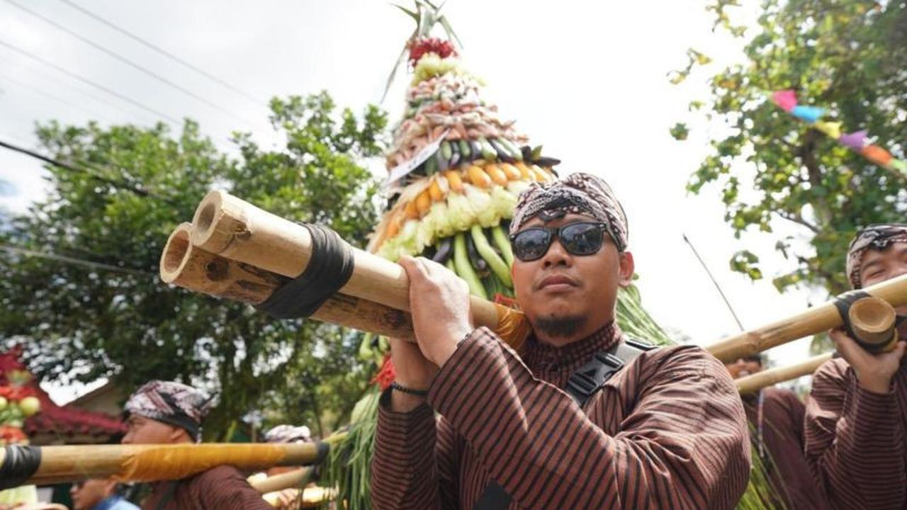Wow, 2.000 Peserta Meriahkan Kirab Bedhol Projo Sendangrejo, Lestarikan Budaya Hari Jadi ke-76 Kalurahan