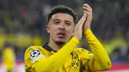 Pemain Borussia Dortmund, Jadon Sancho, melakukan selebrasi setelah mencetak gol ke gawang PSV Eindhoven pada laga leg kedua babak 16 besar Liga Champions di Stadion Signal Iduna Park, Rabu (13/3/2024). (AP Photo/Martin Meissner)