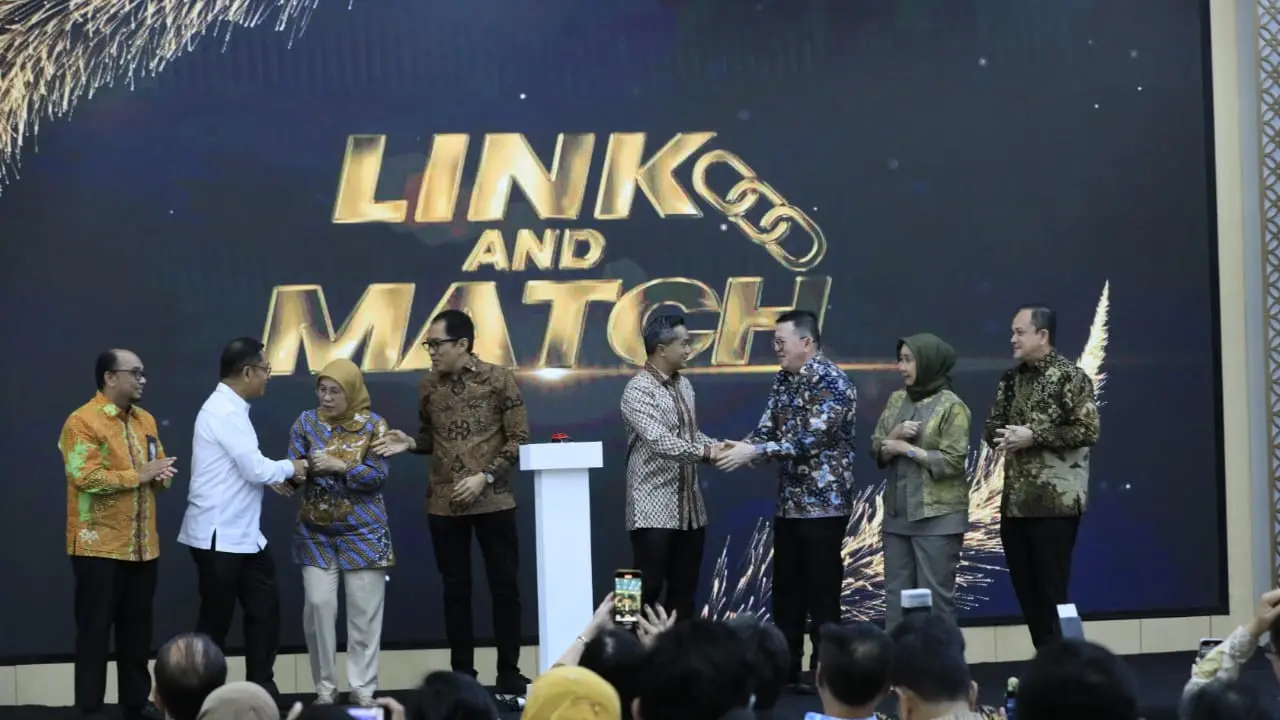 Ketum Kadin Indonesia Anindya Bakrie dalam acara Link & Match yang diadakan Kementerian Perindustrian di Jakarta.