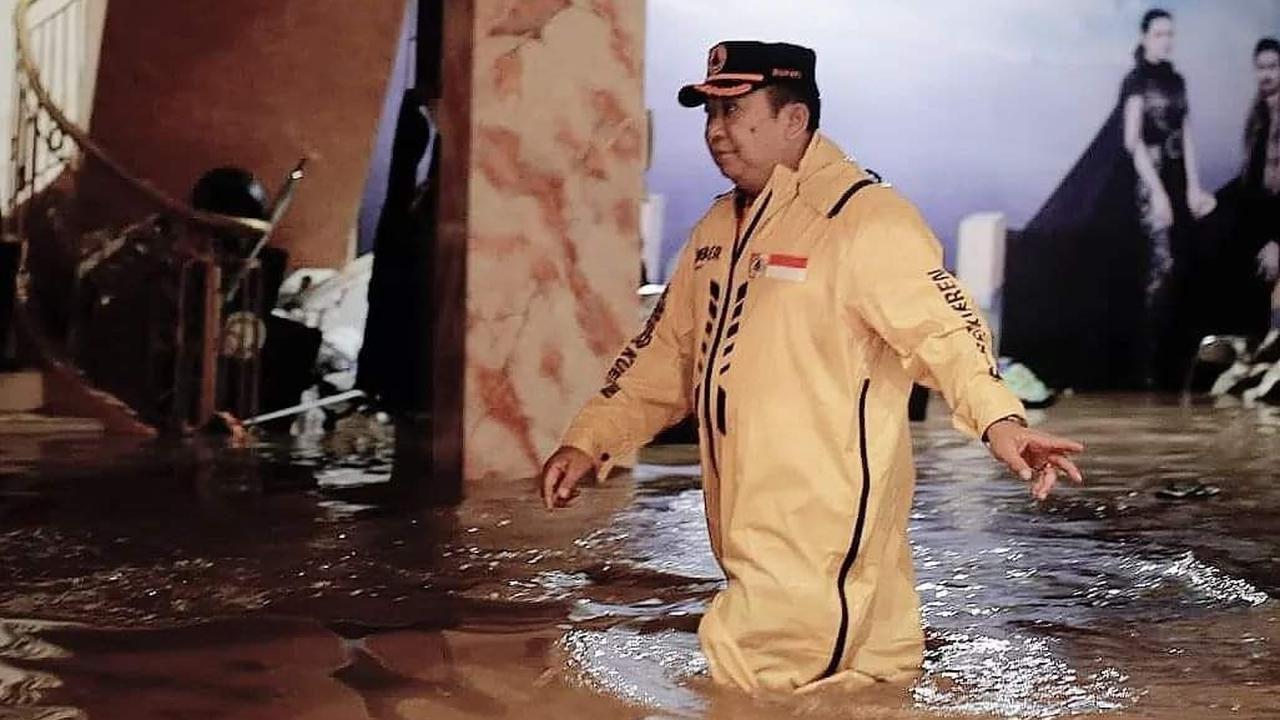 Air sungai meluap, banjir rendam rumah Bupati Jember (Liputan6.com/Istimewa)