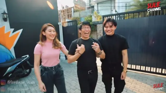 Dijodohkan Ortu, Ini 7 Potret Pertemuan Rizky Febian dan Amanda Caesa