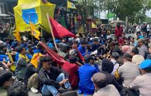 Ibu ini Bikin Surat Terbuka buat TNI dan Polri Usai Anaknya Ikut Demo 'Anak Saya Tidak Nakal