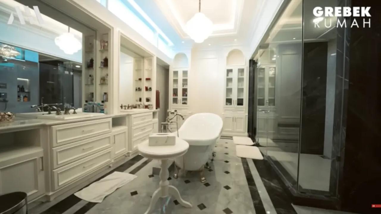 Potret kamar mandi di rumah Rizky Ananda. Potret kamar mandinya tampak begitu estetik.