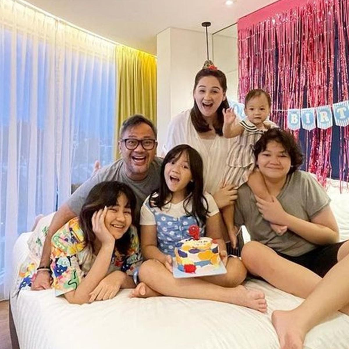 Ini Dia Sederet Tips Parenting Ala Mona Ratuliu, Tanamkan Rasa Percaya Diri pada Anak