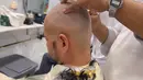 "Aku akan botak bismillah!" kata Raffi di hotel sebelum beranjak ke tukang pangkas rambut. (Foto: YouTube/ Rans Entertainment)