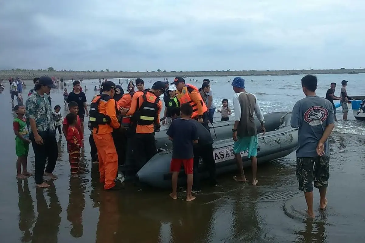 Terseret Ombak di Pelabuhan Ratu