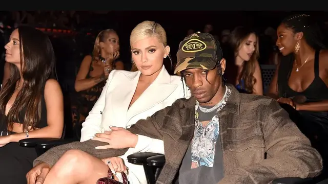[Bintang] Kylie Jenner - Travis Scott