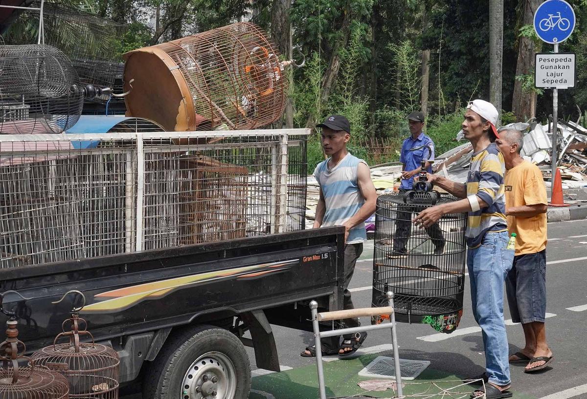 FOTO: Pasar Hewan Barito Rata dengan Tanah, Pedagang Direlokasi ke Lenteng Agung