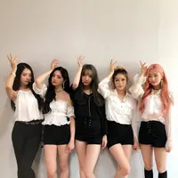 PRISTIN V (Foto: Twitter/PRST_OFFICIAL_)