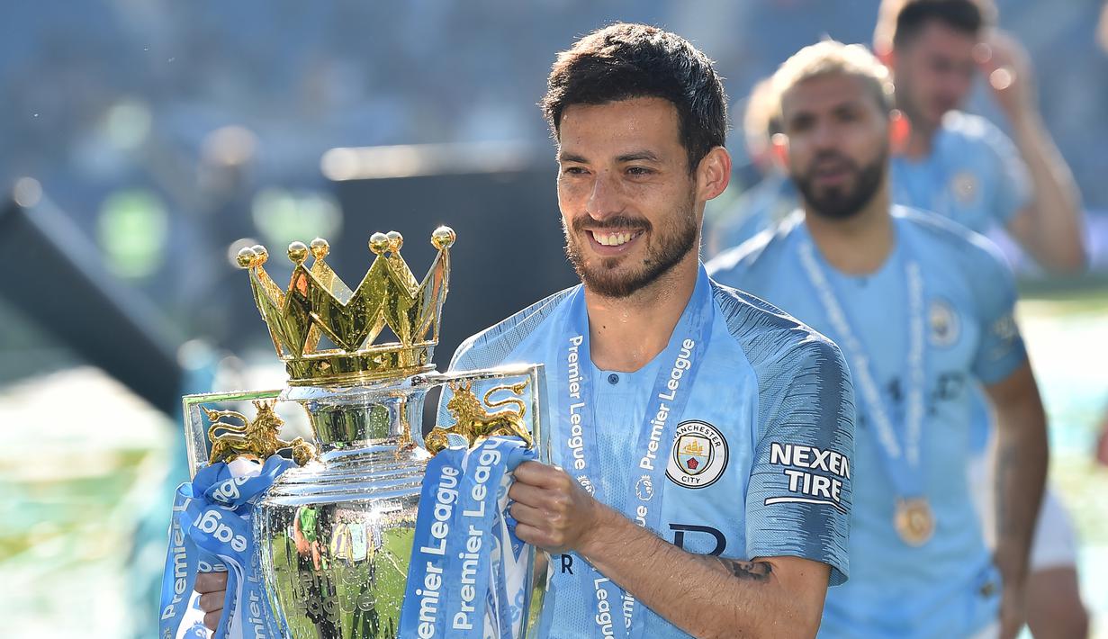 1. David Silva (Manchester City, 2010-2020). Memperkuat Manchester City dalam 309 penampilan. Meraih 4 gelar Premier League, 5 piala Liga, 2 Piala FA dan 2 Community Shield. Sosok gelandang elegan dan Spaniard pertama yang mampu mempertahankan gelar Premier League. (AFP/Glyn Kirk)