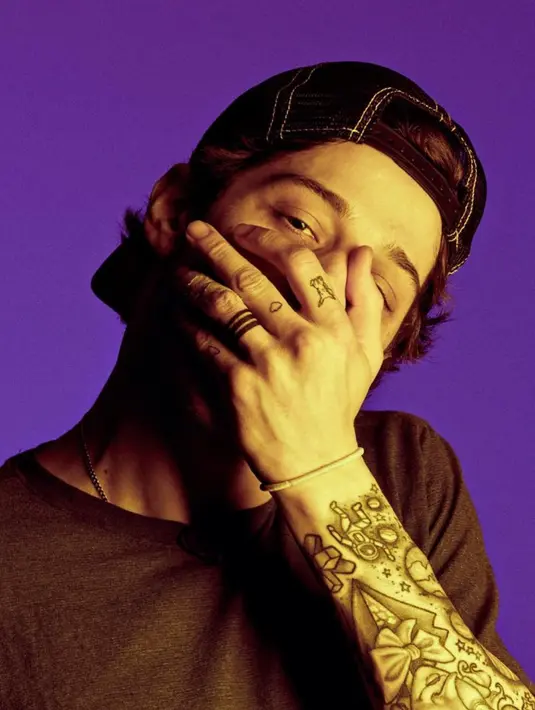 Mengklaim Ariana sebagai penyanyi besar, ia mengatakan "Britney Spears tak pernah miliki teroris yang menyerang konsernya." (instagram/petedavidson)