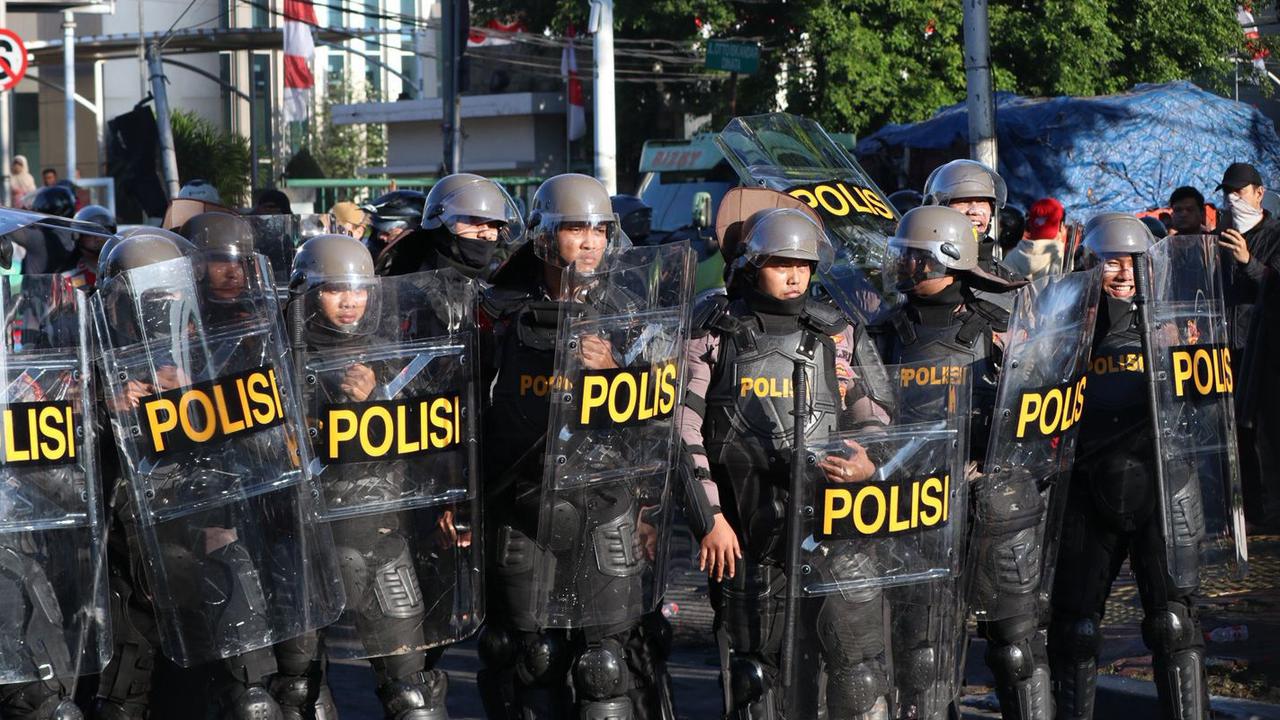 Petugas Sekat Arus Lalu Lintas ke Arah Mako Brimob Kwitang