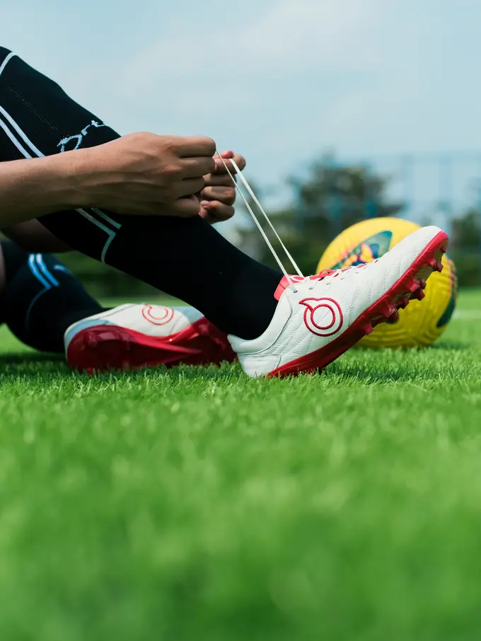 Gaya Klasik Modern pada Koleksi Sepatu Sepak Bola, Bisa Main Bebas Minim Cedera Seperti Zaman Dulu