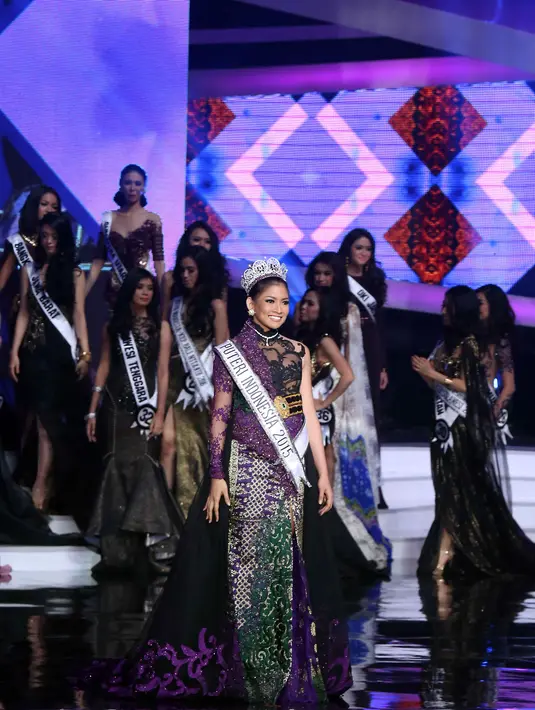 Ia mengungkapkan kegembiraannya pada para finalis Puteri Indonesia 2016. Ia mengatakan finalisnnya cantik-cantik dan tinggi-tinggi. (Nurwahyunan/Bintang.com)