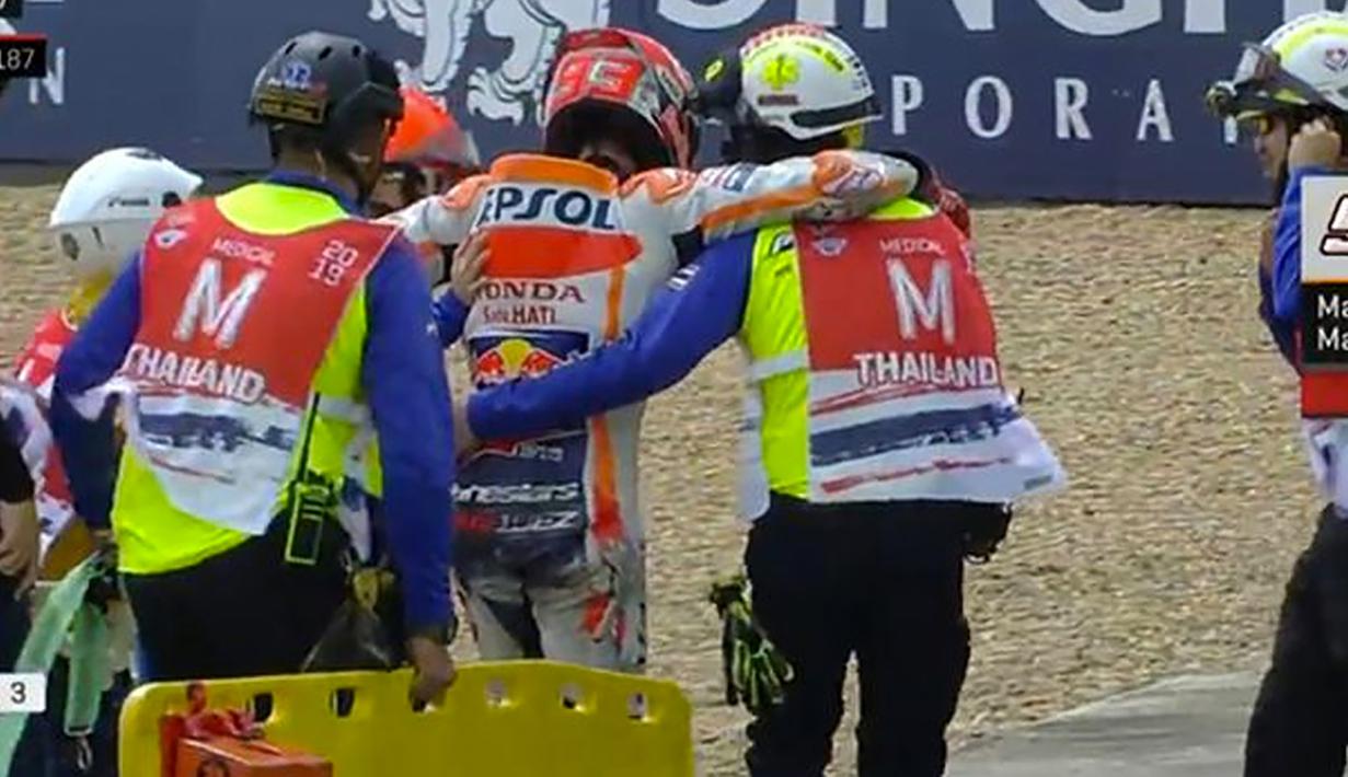 GP Buriram 2019. Marc Marquez mengalami kecelakaan saat latihan bebas pertama GP Buriram 2019 (4/10/2019). Ia terpental hebat dari motornya dan menghantam aspal hingga mengakibatkan cedera di leher, punggung dan panggulnya. Ia tetap turun berlomba dan hebatnya menjadi juara. (MotoGP.com)
