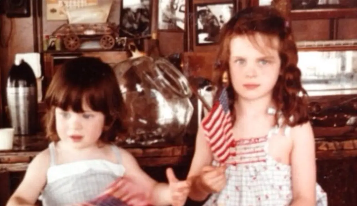 Zoey Deschanel pun mengunggah foto saudarinya, Emily. (instagram/zoeydeschanel)