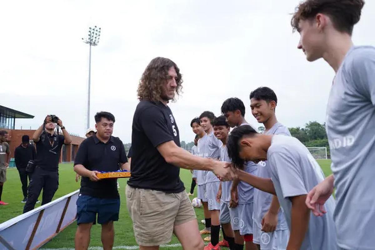 Carles Puyol Kunjungi Bali, Pantau Talenta 11 Pesepak Bola Muda Bersama Banyak Mantan Pemain Timnas Indonesia