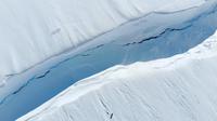 Pemandangan dari langit retakan di Beting Es Brunt di Antartika ditampilkan pada 2020. (British Antarctic Survey)