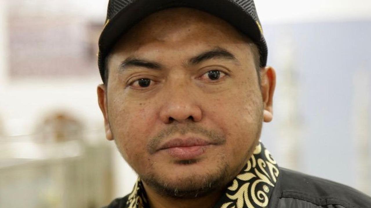 ”Sebelum berangkat, mereka difasilitasi untuk miqat dan berihram oleh pembimbing ibadah dari PPIH,” kata Ali.<br><br>Kedua, menyiapkan skema pengantaran jemaah di rumah sakit yang kondisinya masih belum memungkinkan. <br>