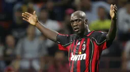 2. Clarence Seedorf (19 Tahun 1 Bulan) - Clarence Seedorf tercatat pernah memenangi empat trofi Liga Champions bersama tiga klub berbeda. Seedorf merasakan pertama kali mersakan gelar juara Liga Champions bersama Ajax saat usianya 19 tahun. (AFP/Paco Serinelli)