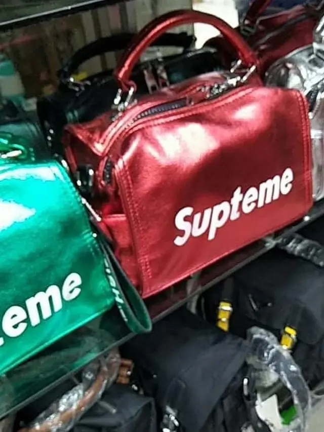 6 Potret Kocak Tas Nyeleneh dan Salah Desain Ini Bikin Tepuk Jidat