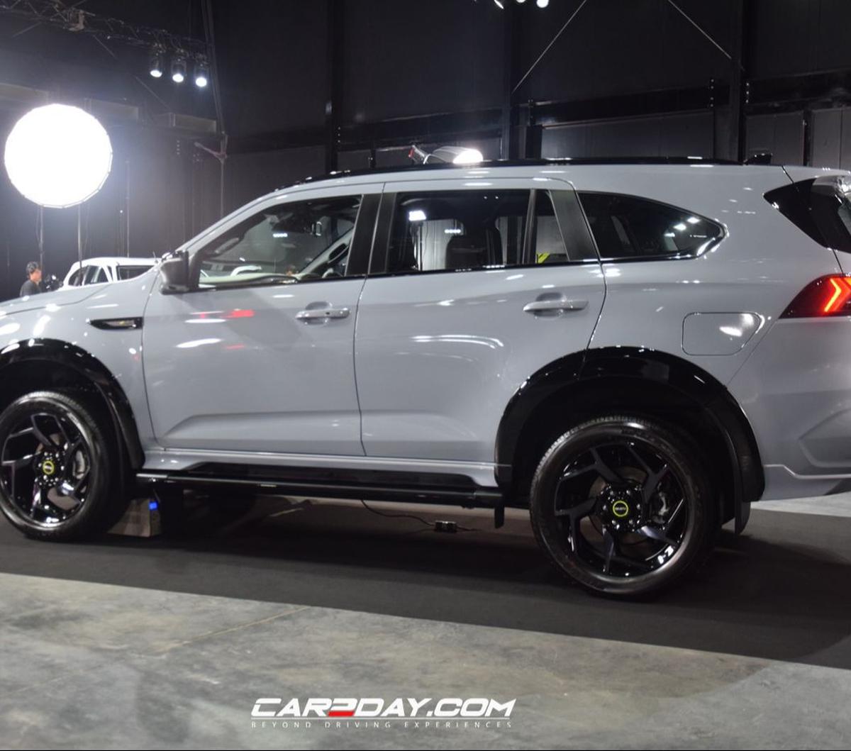 Untuk mendukung kegiatan offroad, MU-X RS telah dilengkapi dengan fitur pengaturan 4x4 yang memungkinkan pengguna untuk mengubahnya dari 2H, 4H, hingga 4L