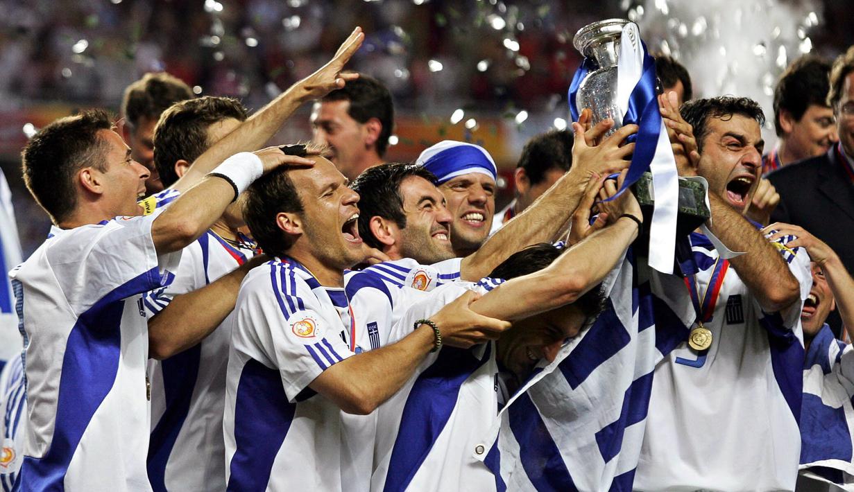 Yunani membuat sejarah dengan menjadi juara Piala Eropa 2004. Menang 2-1 dalam laga pembuka atas tuan rumah Portugal, Yunani kembali mengandaskan impian Cristiano Ronaldo dkk di final. (AFP)