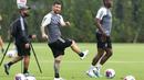 Pemain Inter Miami, Lionel Messi, mengikuti sesi latihan jelang pertandingan melawan Cruz Azul pada laga Leagues Cup 2023 di Fort Lauderdale, Kamis (20/7/2023). (AP Photo/Lynne Sladky)