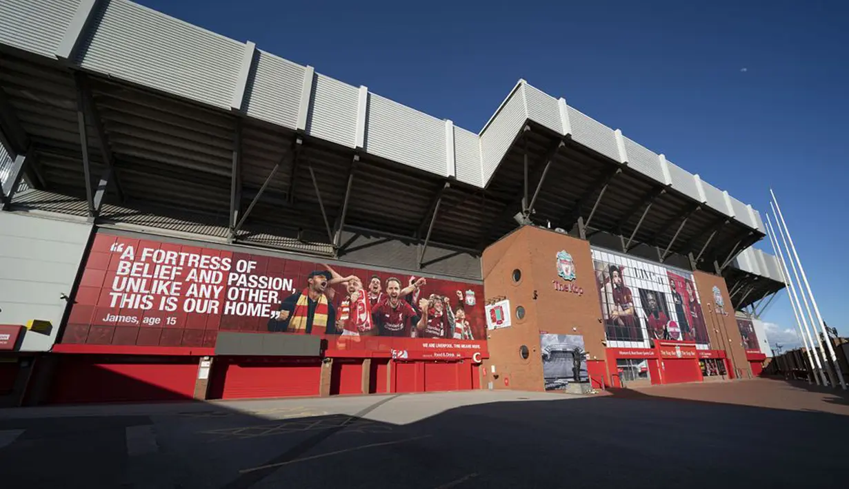 Foto yang diabadikan pada 2 Mei 2020 ini menunjukkan Stadion Anfield milik klub Liverpool saat berbagai kegiatan olahraga masih ditangguhkan selama pandemi COVID-19 di Liverpool, Inggris. (Xinhua/Jon Super)