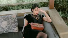 Belum lama ini, nama Aghniny Haque bahkan trending di twitter berkat perannya sebagai Sarah di film terbarunya, Mencuri Raden Saleh. Dalam film ini ia berperan sebagai wanita yang pandai bela diri. (Liputan6.com/IG/@aghninyhaque)