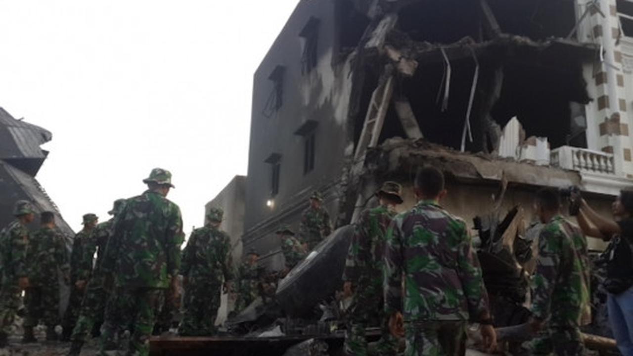 Puing Hercules mulai dibersihkan