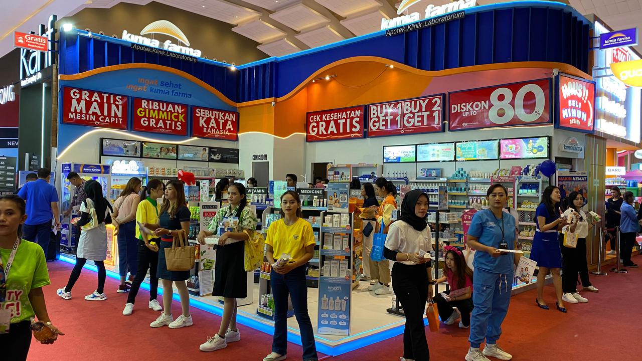 PT Kimia Farma Tbk (KAEF) yang bergerak di segmen ritel healthcare, menghadirkan sejumlah promo menarik dan penawaran spesial bagi para pengunjung Pekan Raya Jakarta (PRJ) 2024. (Liputan6.com/ ist)