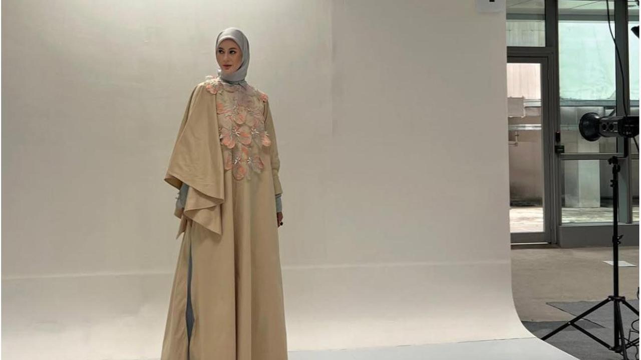 Pesona Paula Verhoeven di Jakarta Fashion Week 2025, Netizen Heboh Beri Pujian dan Dukungan