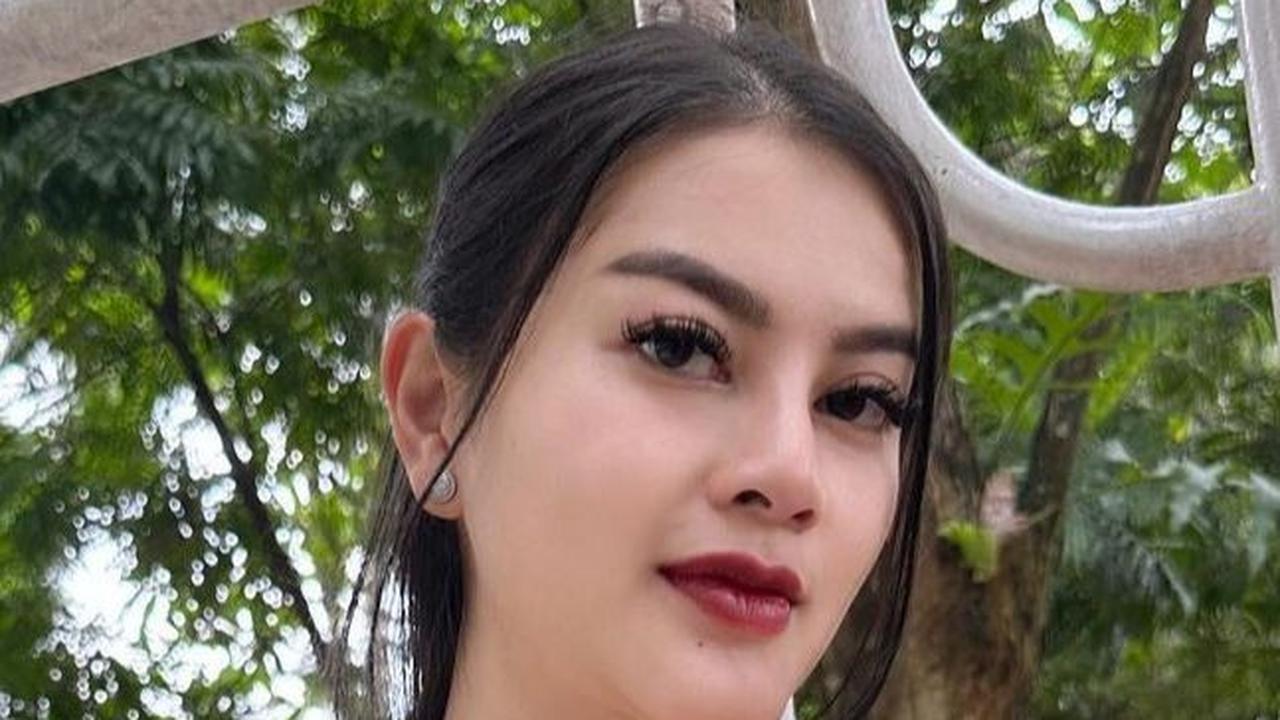 Kerap Tampil dengan Berpakaian Terbuka <br>